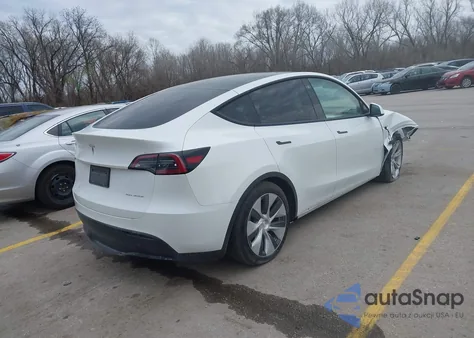 2023 Tesla Model Y Awd/Long Range Dual Motor All-Wheel Drive z USA, uszkodzony, nr VIN 7SAYGAEE2PF642162